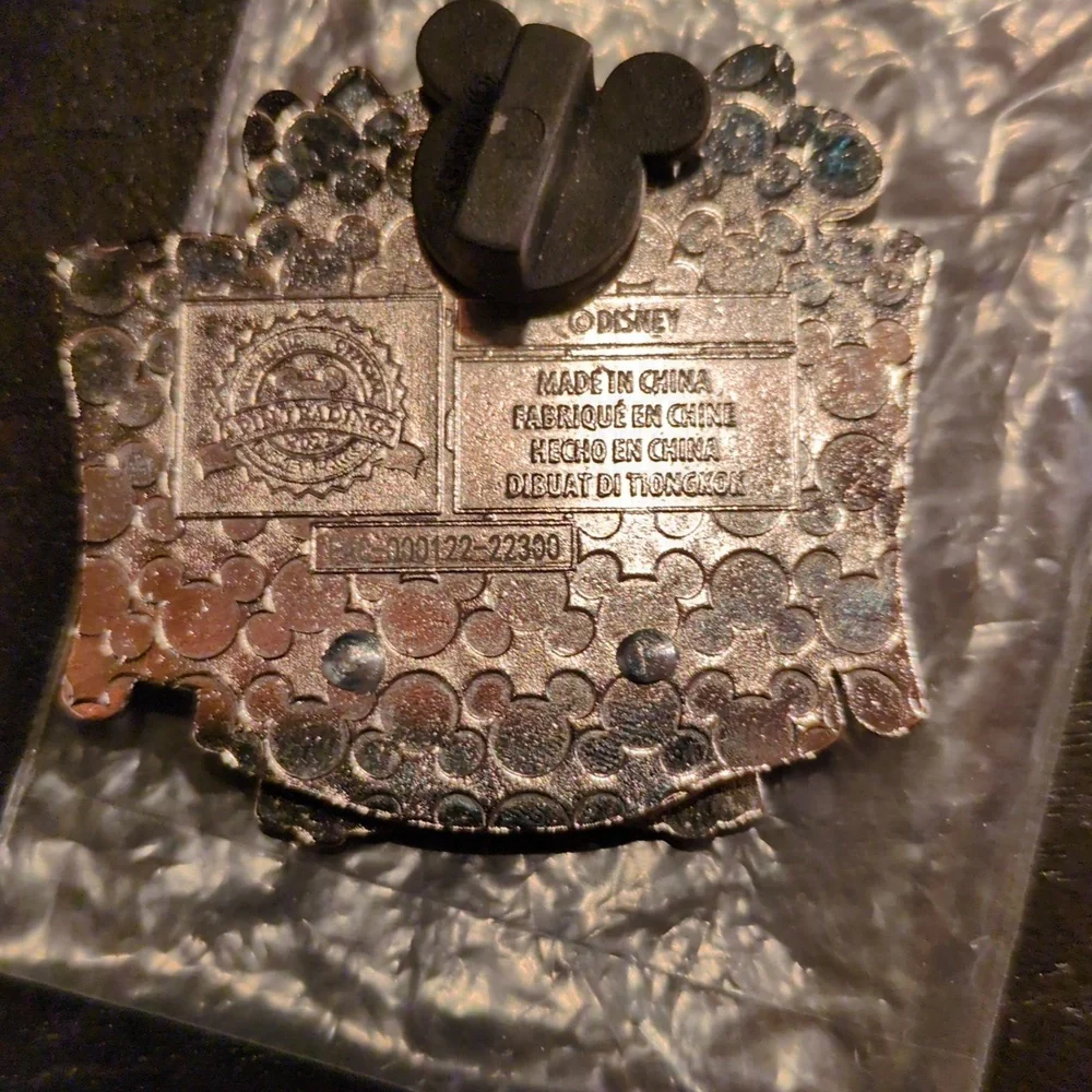 *Disney Minnie and Daisy Tea Party Pin